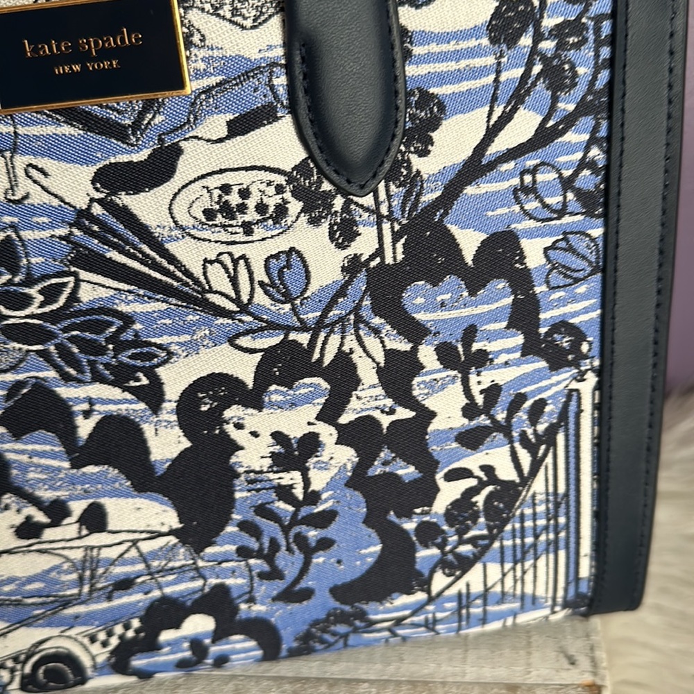 Nwt Kate spade walk in the park toile jacquard small tote bag - Picture 3 of 11